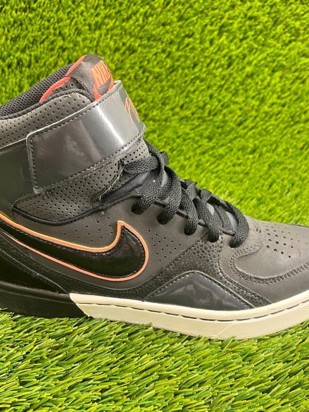 Nike Space Flight Womens Size 7 Black Gray White Athletic Leather Shoes Sneakers